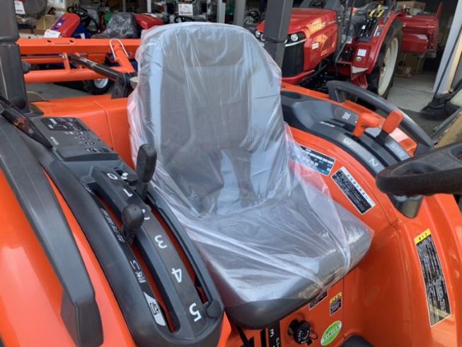 トラクター T245D-BMARF5 写真２